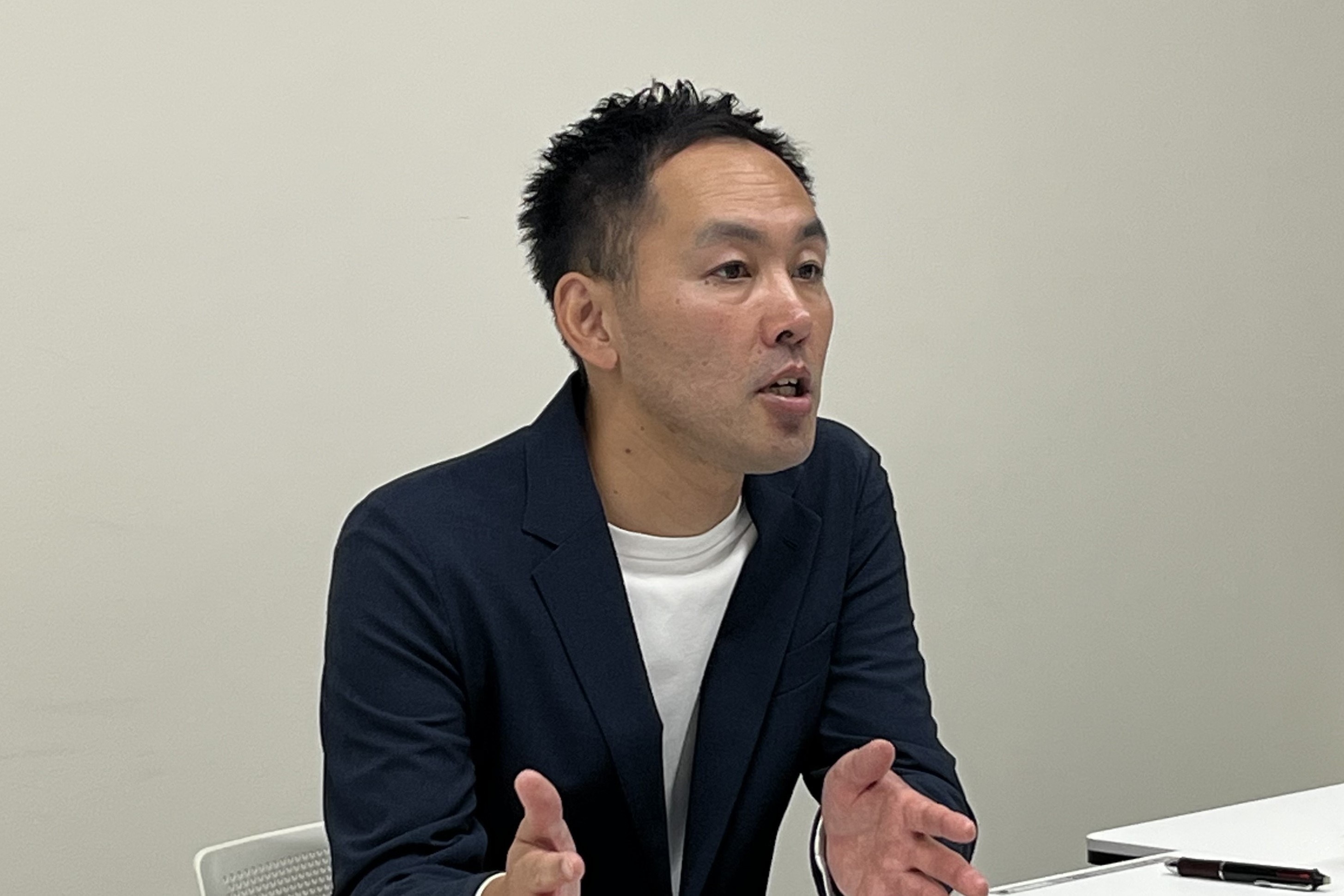 取材を受ける米田さんの写真