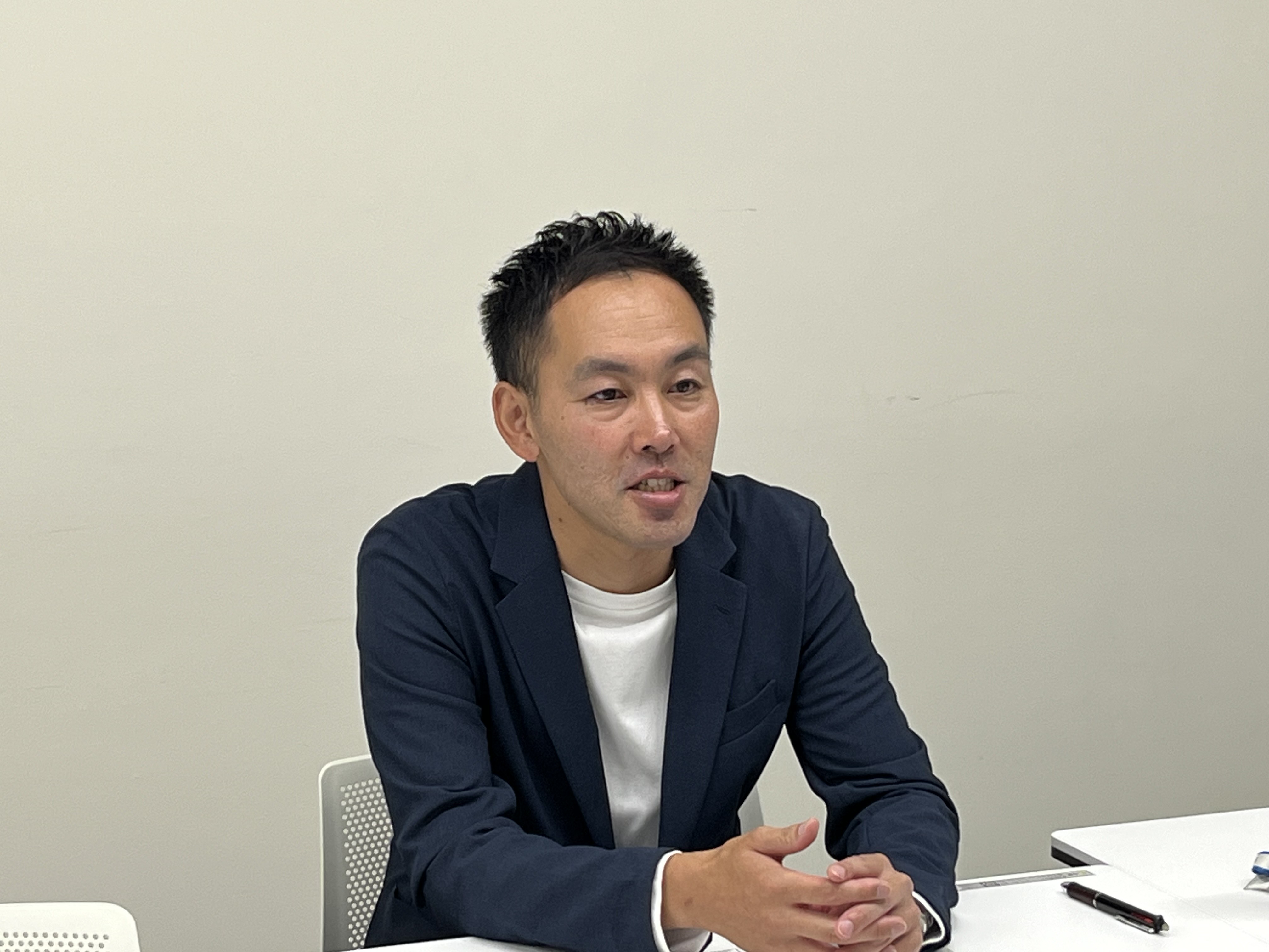 取材を受ける米田さんの写真