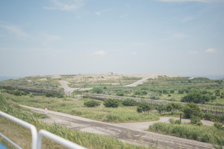 東京都の廃棄物埋立処分場の景色